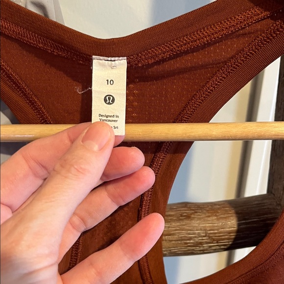 Lululemon EUC tank top lot size 10 - Picture 5 of 7